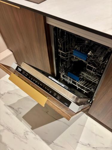 an oven with its door open on a counter at Blue Note - Le Jazz au cœur de Vienne - Videoprojecteur - Hypercentre in Vienne