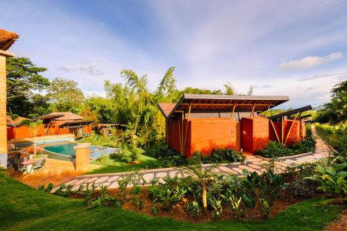 a house with a swimming pool in a yard at Kawa Bamboo Retreat in Pereira