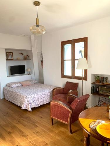Vintage Apartment - Train Station & Comédie