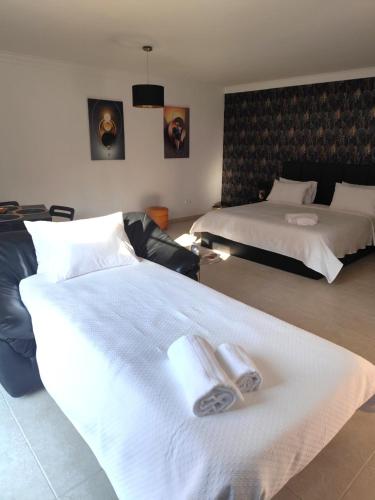 a bedroom with two beds with towels on them at Verdizela Suites in Corroios