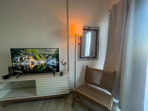 a living room with a flat screen tv on a entertainment center at L&M Suite Monoambiente in Belén de Escobar