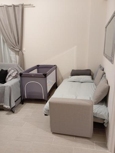 Katil atau katil-katil dalam bilik di Ηome & Garden with parking close to Olympic Stadium