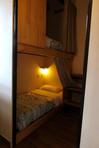 Postel nebo postele na pokoji v ubytování The Cranky Croc Hostel