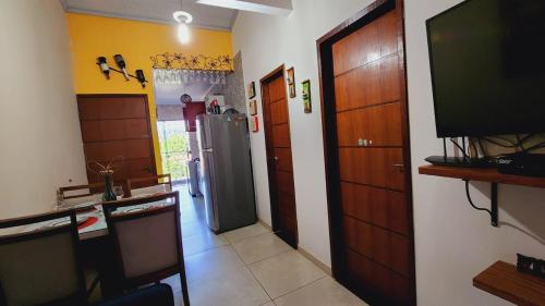 Cantinho do Pequeno Arthur的电视和/或娱乐中心