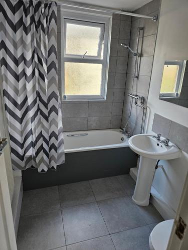 Ванная комната в Marine Bed LFC Liverpool City Centre