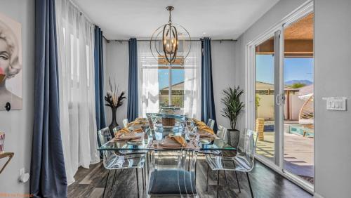 Ein Sitzbereich in der Unterkunft 5br3b Pool, 2mi To Fstvals, Ev Chrgr, Gym, Games