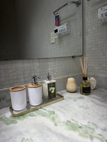 a bathroom counter with two toilets on a shelf at Hospede-se em Alphaville flat moderno com lazer in Barueri