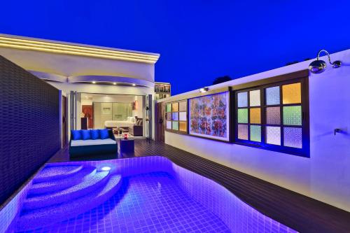 Kolam renang di atau dekat dengan The Privilege Hotel Ezra Beach Club