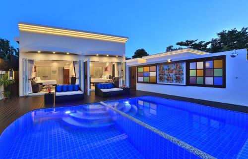 Kolam renang di atau dekat dengan The Privilege Hotel Ezra Beach Club
