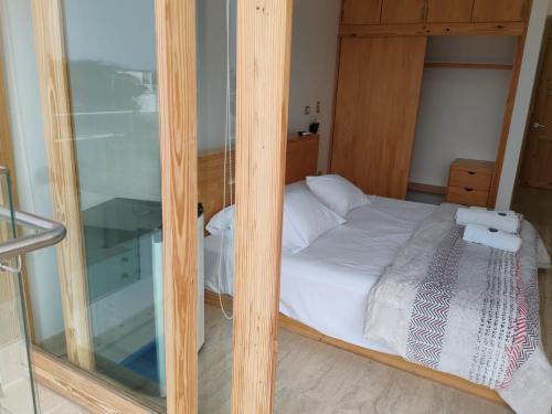 a bunk bed in a room with a glass wall at Hospedaje La Angostura in Ica
