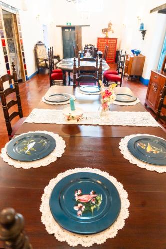 a dining room table with blue plates on it at Hotel Boutique Casa de Hacienda Su Merced in Puembo