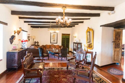 a living room with a couch and chairs at Hotel Boutique Casa de Hacienda Su Merced in Puembo