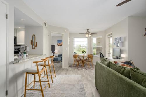 Μια τηλεόραση ή/και κέντρο ψυχαγωγίας στο Villa Stone Creek condo