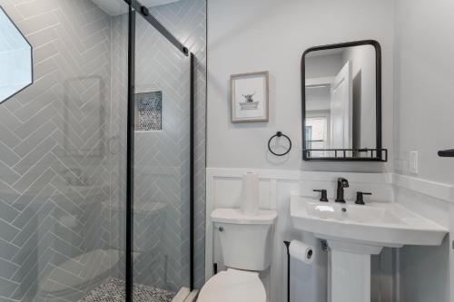 Gallery image of Welcome to The Lux Collective a Spacious 5-Bedroom House close to Stadiums, Universities, Center City & more! in Philadelphia
