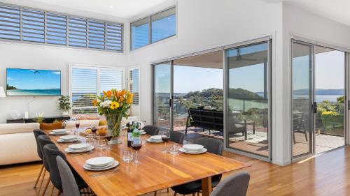 科莱特The Family Tide的相册照片