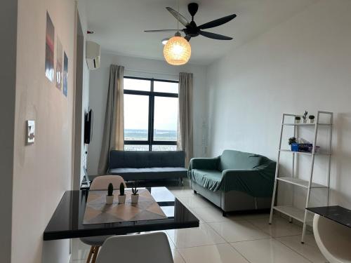 Ruang duduk di The Stay, Kenwingston Residence - No Wifi, Lake View, Cyberjaya, 1BR, Parking