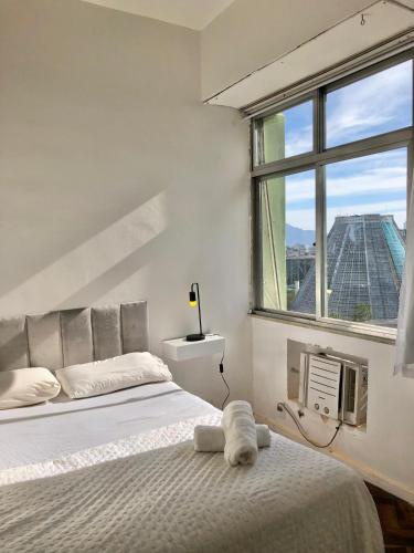 Una cama o camas en una habitación de Centro do Rio - Belo apartamento