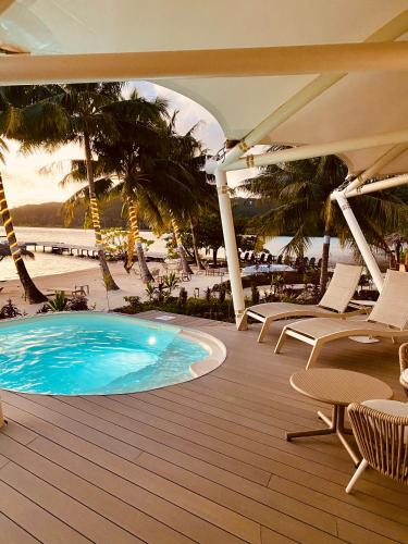 Der Swimmingpool an oder in der Nähe von APATOA Beach & Garden Village
