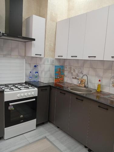Virtuve vai virtuves zona naktsmītnē Квартира в центре