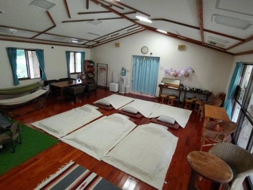 a living room with a large wooden table with chairs at 久米島 貸切ラウンジ宿泊 おうじまキャンプ場内 in Kumejima