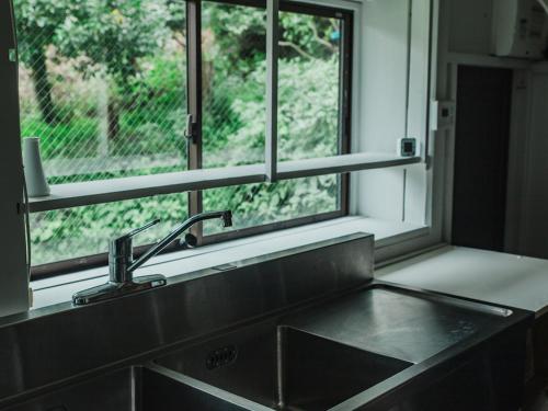 a kitchen with a sink and a window at THE LAKE Kawaguchiko-kurashi in Fujikawaguchiko