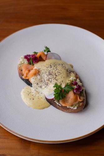 Φαγητό σε αυτό το διαμέρισμα ή κάπου εκεί κοντά