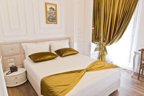 Una cama o camas en una habitación de Eler Hotel