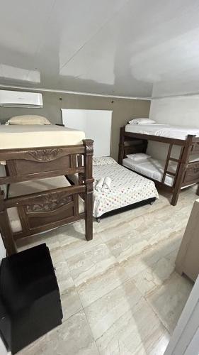 Giường trong phòng chung tại ESTRELLA DEL MAR