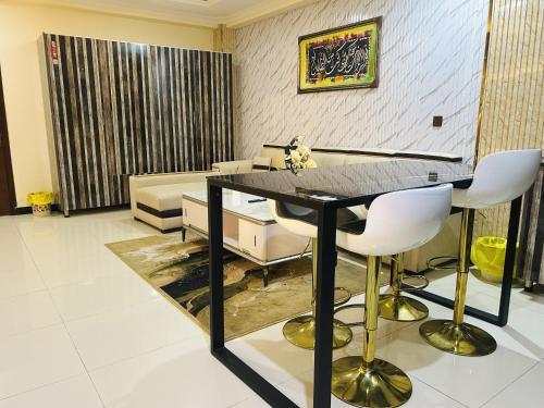 Φωτογραφία από το άλμπουμ του Crown Inn σε Khaira Gali