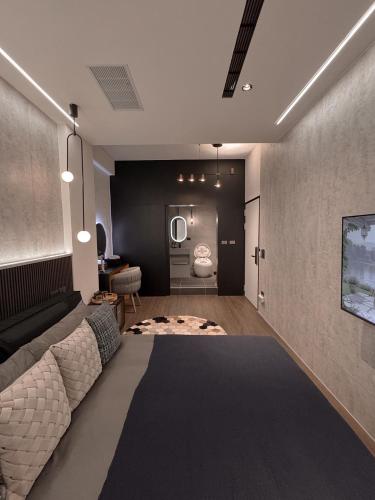 a living room with a couch and a bathroom at Here Hotel 宅這兒私宅-屏市A宅 in Pingtung City
