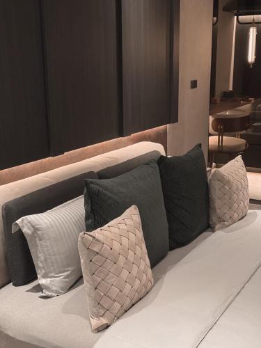 a bed with four pillows on top of it at Here Hotel 宅這兒私宅-屏市A宅 in Pingtung City