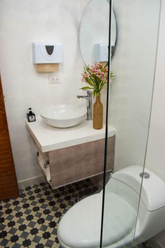 Ένα μπάνιο στο Muguet House Granada