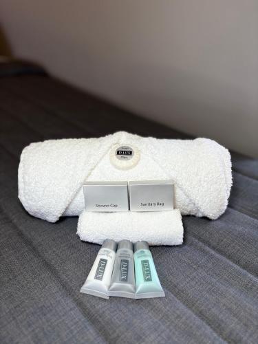 Una cama o camas en una habitación de The Mayfair Emerald