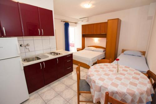 Η κουζίνα ή μικρή κουζίνα στο Apartments Bartul