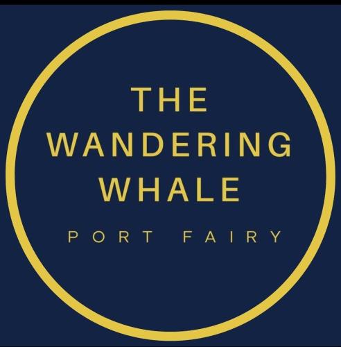 The Wandering Whale Port Fairyに飾ってある許可証、賞状、看板またはその他の書類