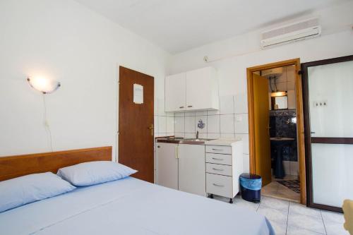 Η κουζίνα ή μικρή κουζίνα στο Apartments Bartul