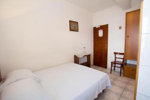 Ένα ή περισσότερα κρεβάτια σε δωμάτιο στο Apartments Bartul