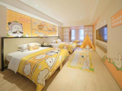 Ένα ή περισσότερα κρεβάτια σε δωμάτιο στο The Hotel V Nanjing Confucius Temple