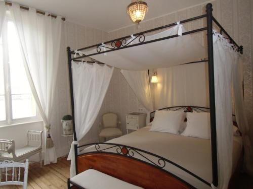 Posteľ alebo postele v izbe v ubytovaní Hôtel De La Providence