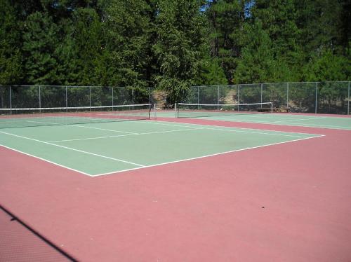 a tennis court with two tennis nets on it at Leavenworth Camping Resort Lodge 1 in Leavenworth