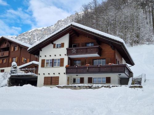 Nespecifikovaný výhled na hory nebo výhled na hory při pohledu z apartmánu