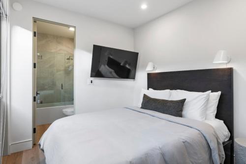 a bedroom with a large bed and a shower at Casa Jardin - Boutique Suites in Downtown Santa Barbara in Santa Barbara