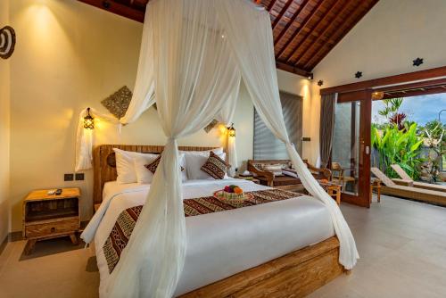 Postel nebo postele na pokoji v ubytování Shankara Villa Ubud