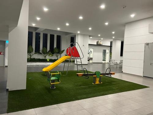 Herní místnost nebo prostor pro děti v ubytování Relax Dreamy Staycation with Parking & Wi-Fi - MSuite at Bandar Manjalara, Near Desa ParkCity, Arkadia & Eateries
