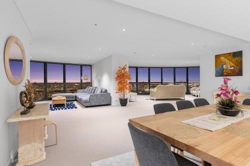a living room with a table and a couch at HUGE 3bed 3Bath Skyhigh view in Brisbane