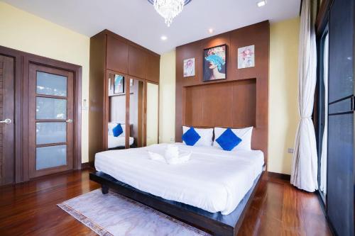 Katil atau katil-katil dalam bilik di Welcome Sea View Pool Villa By Premier