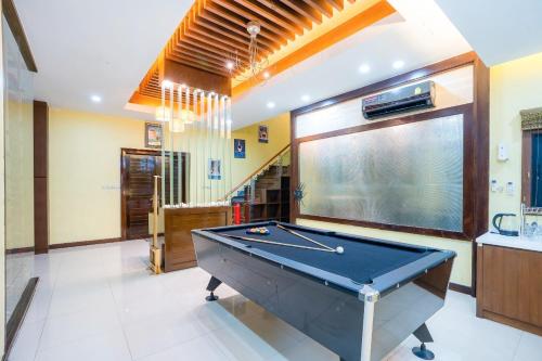 Meja biliard di Welcome Sea View Pool Villa By Premier