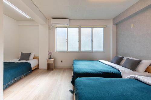 Max 9 people 8 minutes from Shibuya 5 minutes from Shinjuku 1 minute from Harajuku 4 minutes walk from the station Room Sakura