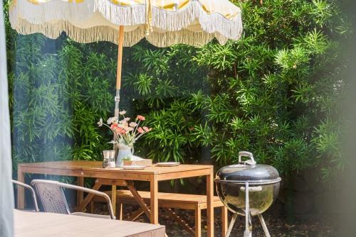 Сад в Gwarangpelong Minbak Jeju Couple Family Private House