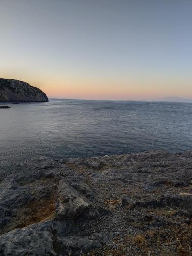 a view of the ocean from a rocky beach at Asmanis Rooms in Tarti